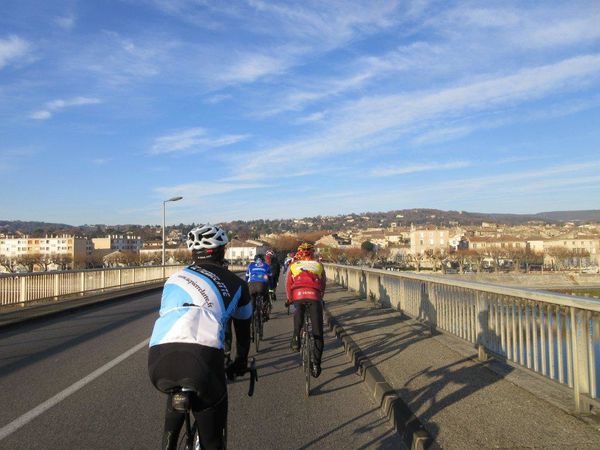 Passage du Rhône à Bourg St Andéol sous un beau soleil. C'est Philou tout là bas au loin...