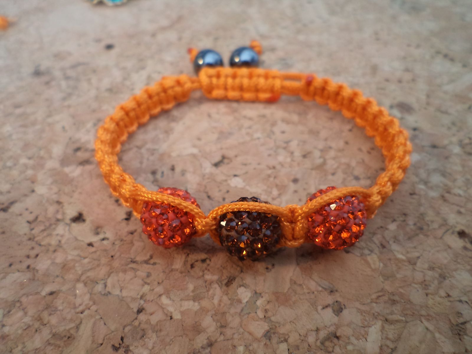 VIVE LE PRINTEMPS: bracelet shamballa orange