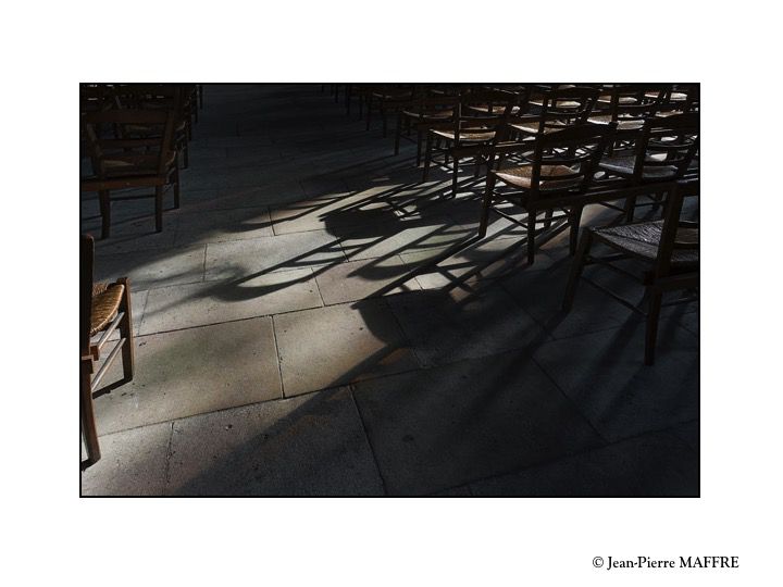 Et si d'autres que Ionesco s'intéressaient aux chaises.