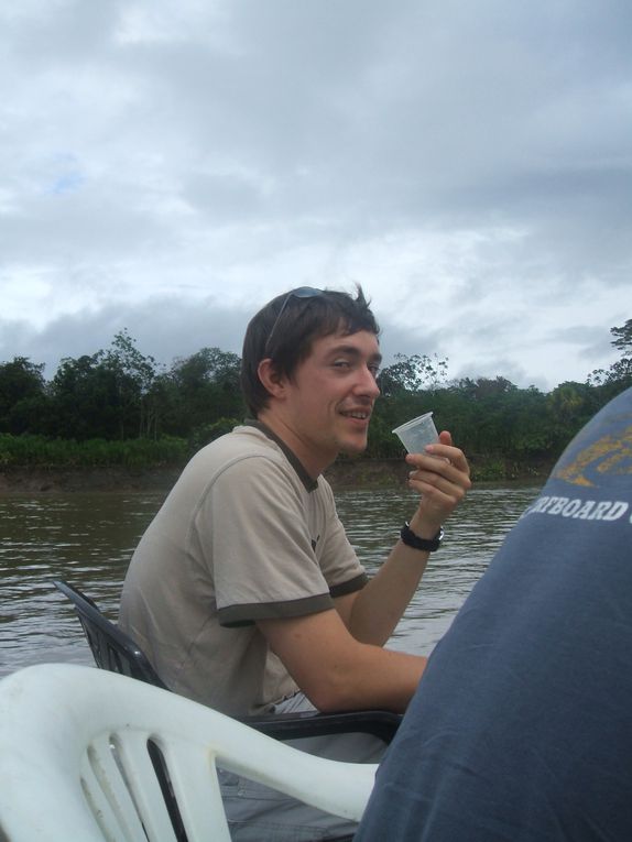 Mission en Amazonie sur le Rio Amazonas près de Tamshiyacu