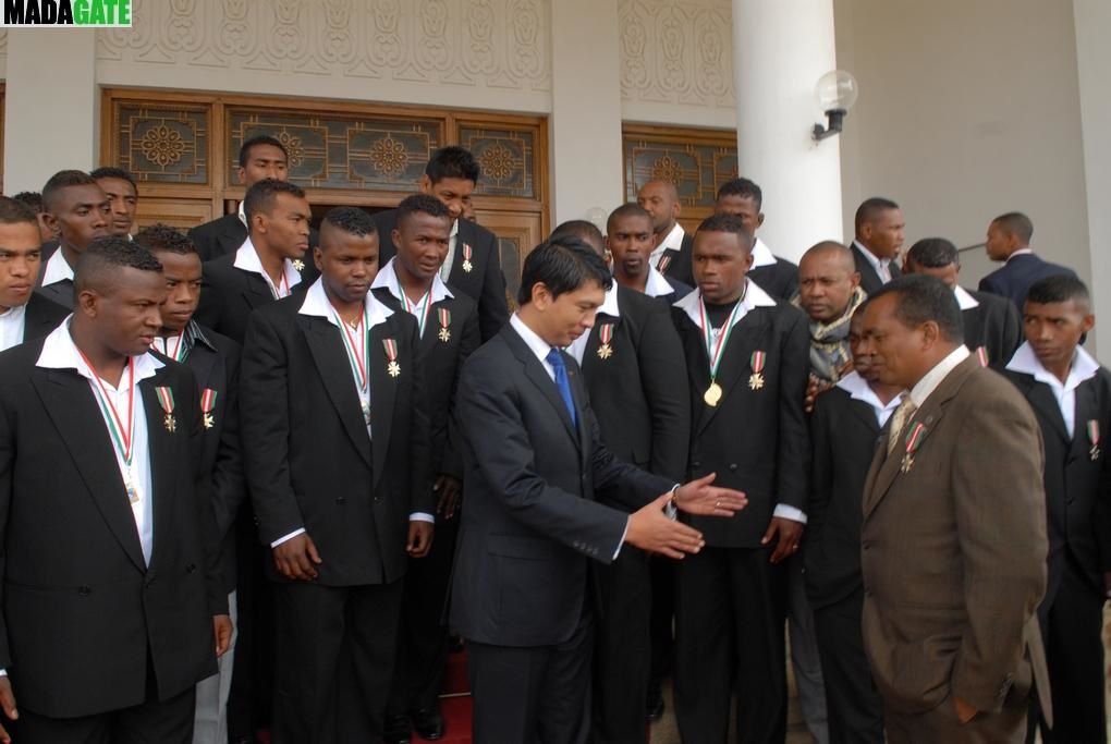 Les XV Makis de Madagascar, vainqueur de la Namibie, lors de la CAN 2012 de rugby, faits Chevaliers de l'Ordre national malagasy. Photos Harilala Randrianarison. www.madagate.com