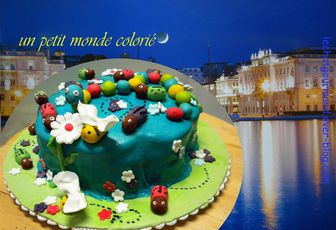un petit monde colorié (gâteau d'anniversaire)