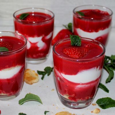 Verrines biscuitées  fraises citron
