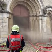 Incendie à l'église Saint-Hilaire-le-Grand de Poitiers - Boulevard Voltaire