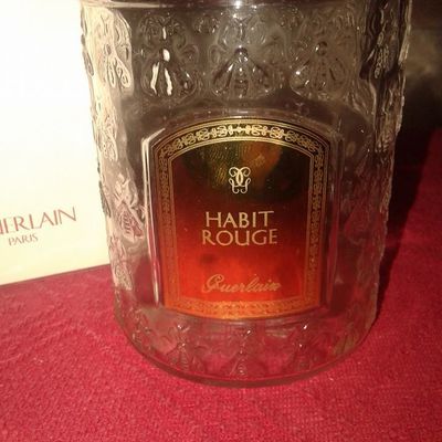 N° 14 flacon abeille habit rouge