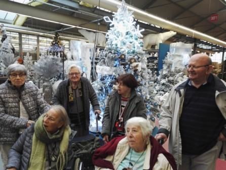 Mais il y a déjà les décors de Noël, c'est magique 