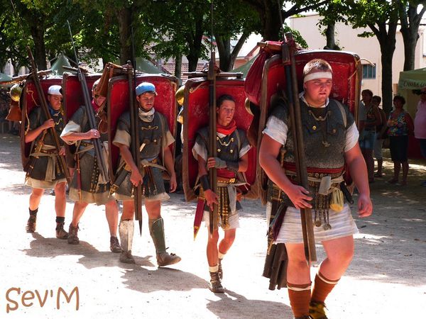 à Autun, un festival de reconstitution historique spécial Empire Romain, des vrais combats de gladiateurs et des manoeuvres de soldats. Impressionnant !