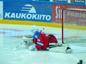 Echauffement, les "referees", derniers étirements pour le gardien russe et c'est parti pour le 1ier match!