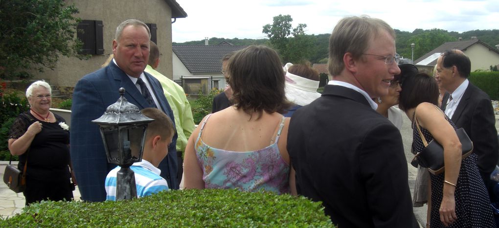 Séance photos avec les parents et les amis avant arrivée de la chèvre...