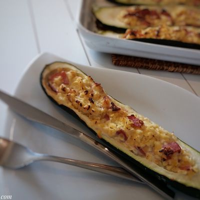 Courgettes farcies aux lentilles corail, bacon et fromage de chèvre