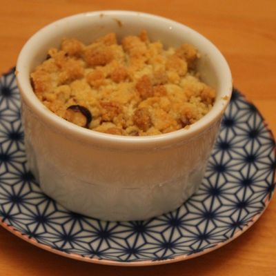 Crumble poire, chocolat et noisettes