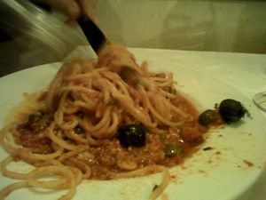 Rome (Italie) spaghetti à la puttanesca, mozararella di buffala,  et patati et patata... Je pourrais y aller tous les mois tellement j'aime la gastronomie italienne...