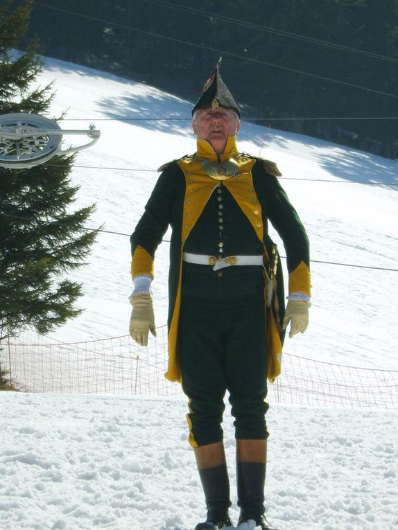 Reconstitution bataille du Mourtis

Ecoles du soldat : 
peloton et manœuvres des troupes, tir, recrutement des volontaires,…

Départ vers le champ d'honneur en défilé, bataille, victoire Française. Les troupes espagnoles se retirent avec 