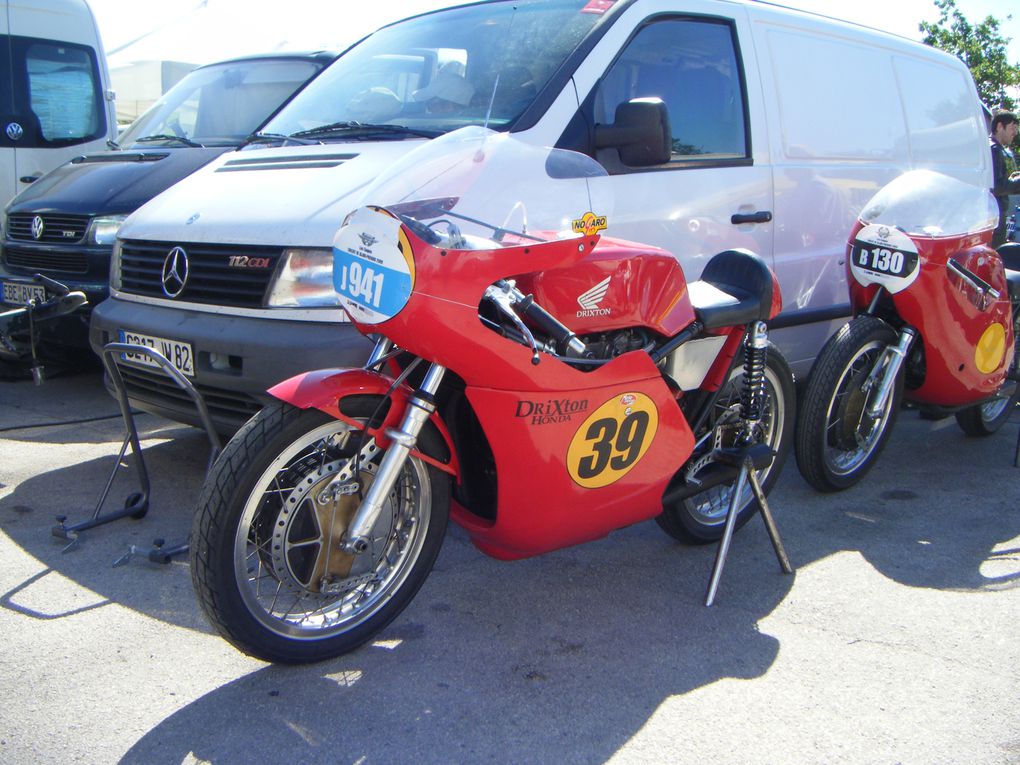 Les coupes moto légende ont eu lieu le week-end du 30 et 31 Mai 2009.
Voiçi 2 albums photo concernant un panache de motos de 1900 à 1990.QUE DU BONHEUR!
Félicitations à toute l'équipe de MOTO LEGENDE.Cliquez sur les 2 albums photos.VINCENTEAM