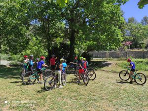 Voici un autre témoignange d'un élève du groupe VTT: "Aujourd'hui de 14h à 17h nous avons commencé l'activité VTT. C'était bien mais fatiguant, les activités étaient bien et j'ai beaucoup aimé." Gabrielle.