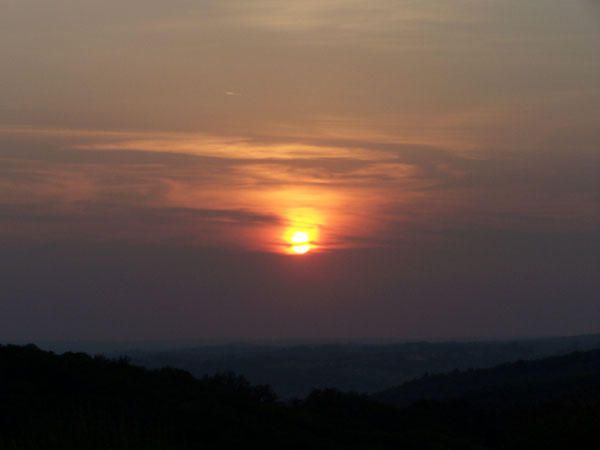 Nos vacances en Dordogne, une semaine &agrave; 9 : Petite Aur&eacute;lie, Julia, Magali, Elise, Zaza, Pierrick, Mathias, Ghislain et Mathias, dans une ferme retap&eacute;e avec les soins de la r&eacute;gion...Visites et activit&eacute;s sportives au rendez-vous dont une m&eacute;morable sortie de sp&eacute;l&eacute;o, &agrave; refaire !!!<br />Maxime