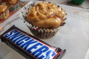 CUPCAKES AUX SNICKERS : LA RECETTE !!!