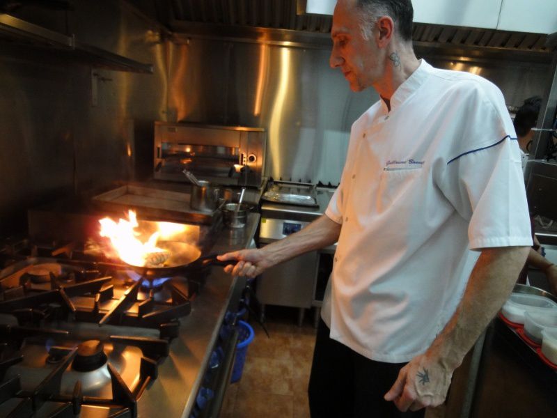 06 Dec 2011 - Guillaume Bonnety nous ouvre les portes du restaurant Le Soufflet et de The Deli...