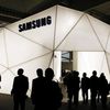 Samsung lance le premier smartphone à écran incurvé