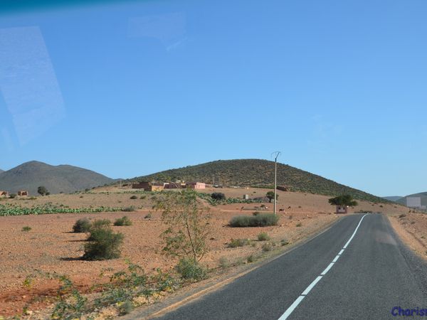 Sur la route de Lakhssas, P1918 (Maroc en camping-car)