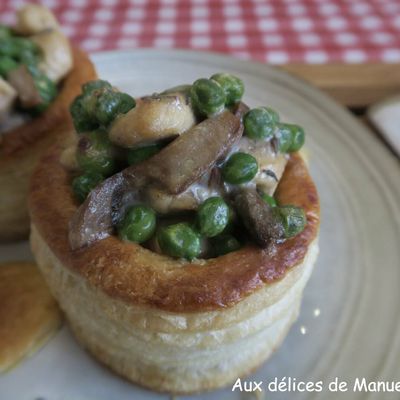 Bouchées au poulet, petits pois et champignons à la crème 