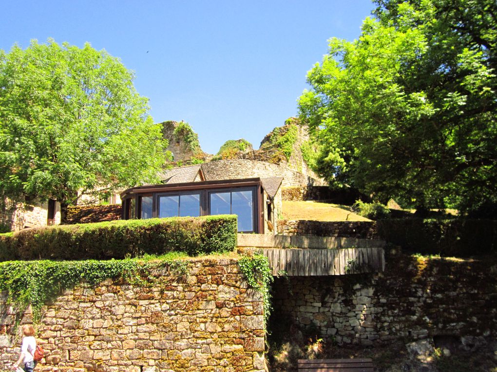 joli  vilage de corrèze et ses cascades .