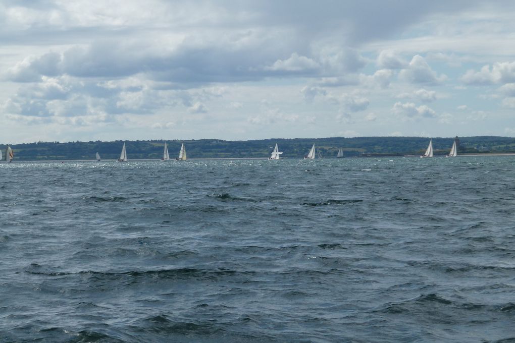 Régate en sortant de St Vaast - Bel arc en ciel sur la route