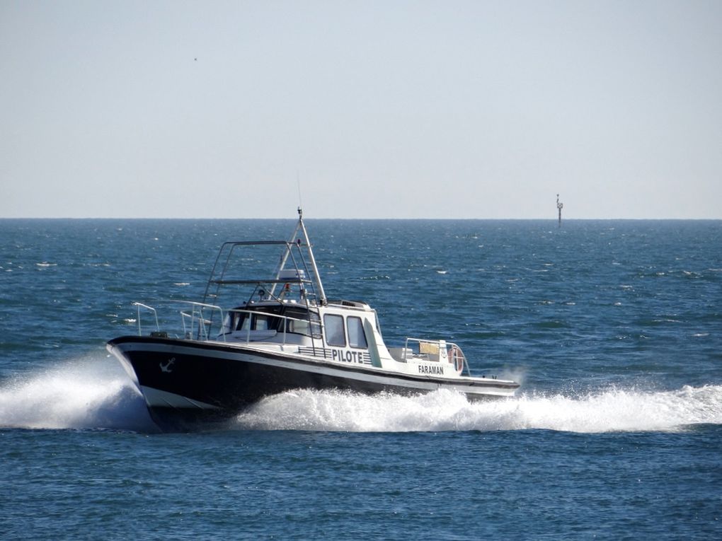 FARAMAN , pilotine de Port de Bouc , Fos sur Mer en rade er dans le golfe de Fos le 21 avril 2015