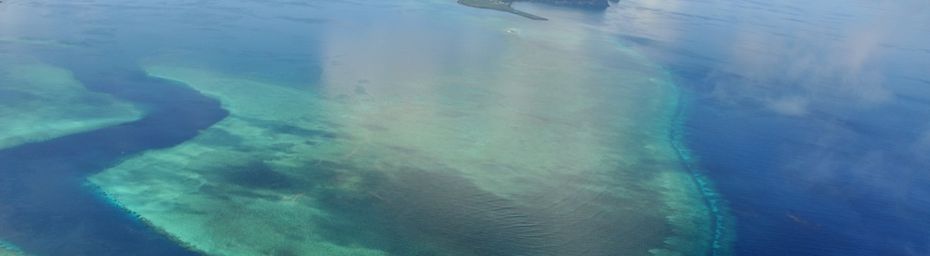 Photos aériennes du lagon de Mayotte et de la passe en S