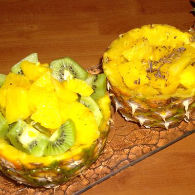 salade de fruits ananas-kiwis.