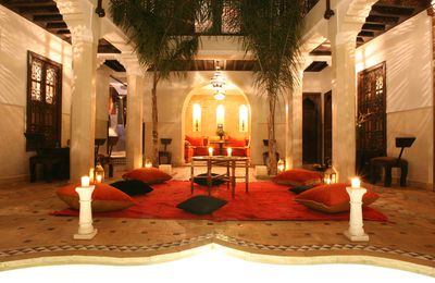 Le Riad  est une ancienne demeure, entièrement rénovée avec amour et passion,