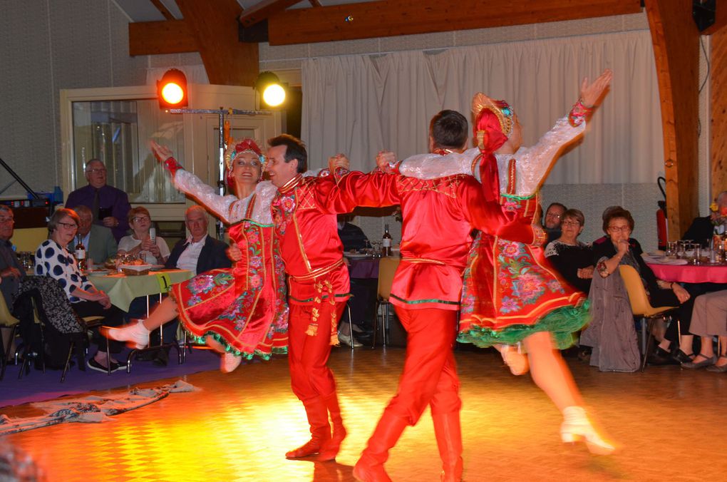 Très belle ambiance lors de la soirée Russe organisée par "Musica Danse" Ecole Scherzo de Trouy, avec l'ensemble Yulishka (Bourges) et les Ballets du Prince Igor (Paris) 