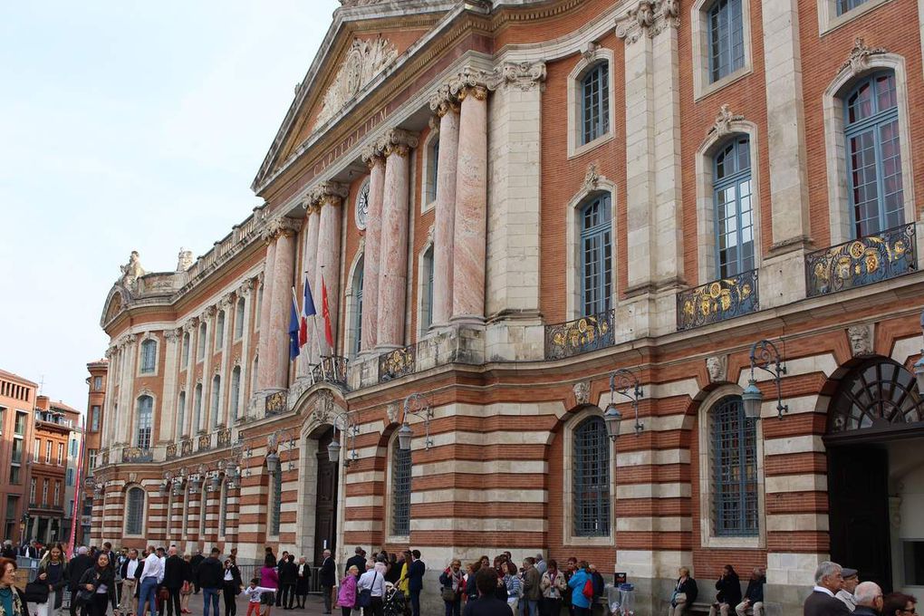 Le Capitole que nous ne pourrons visiter pour cause de mariages, et sa place