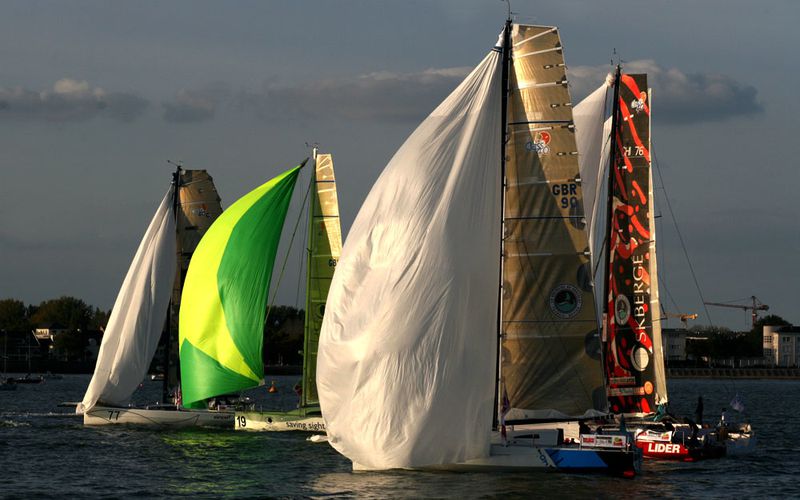 Les Class 40 sous spinnaker dans l'Estuaire de la Loire