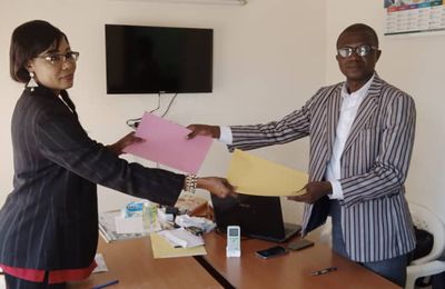 Signature ce vendredi 30 avril 2021 entre le Réseau des femmes correcteurs de Côte d'Ivoire (REFCOCI) et l'Union des Patrons de presse en ligne de Côte d'Ivoire (UPLCI)