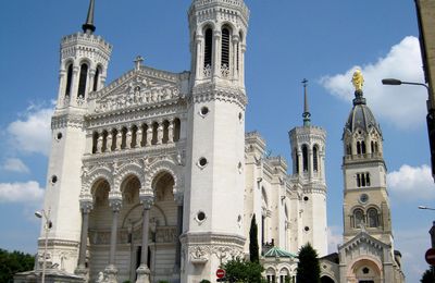 Vitrail "Marie Reine des Apôtres", basilique de Fourvière