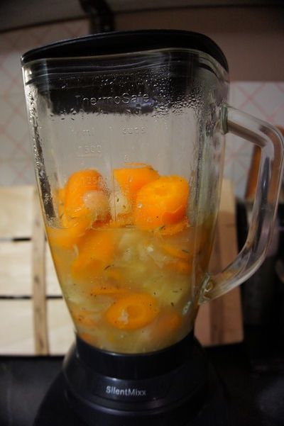 On met les ingrédients du velouté dans un mixer