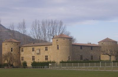 Couiza (11) - Le château des Ducs de Joyeuse