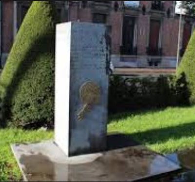 Roubaix: une croix gammée peinte sur un monument commémorant les harkis