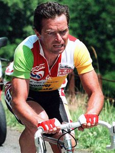 Bernard Hinault  , Surnommé le blaireau  a dominé le sport cyclisme de 1978 a 1986 