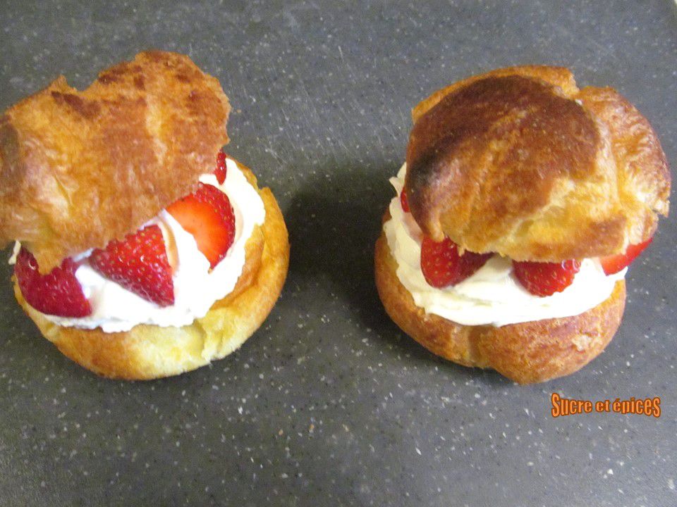 Choux aux fraises avec de la chantilly au mascarpone - Recette en vidéo