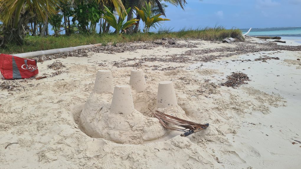 Une petite île sur l'archipel de Lemmon Cays