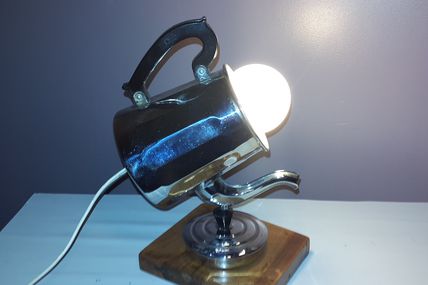 Lampe théière en cuivre chromé objet détourné