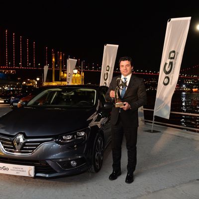 La Renault Mégane sedan reçoit le prix de la voiture de l'année 2017!