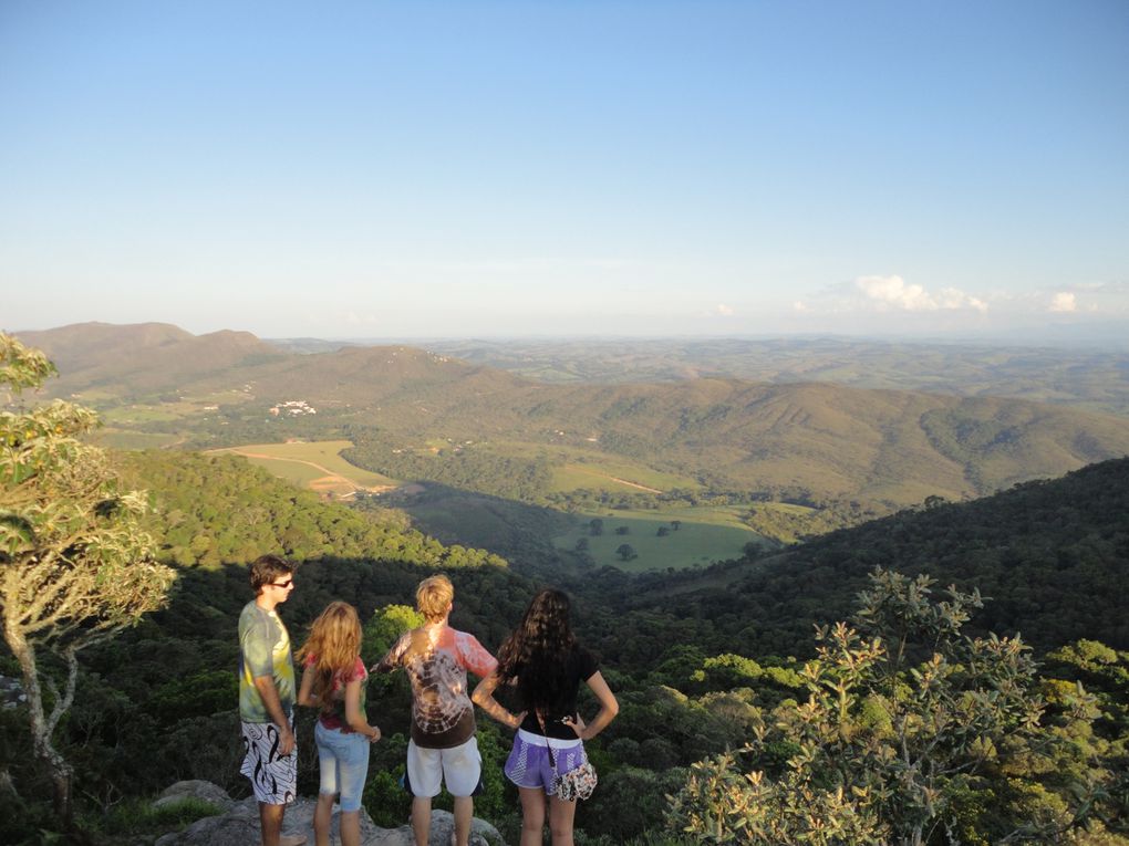 Weekend dans cette ville mystique du sud de l'état de Minas où se cacherait gnomes, extra et intraterrestre!
Les chutes d'eau, montagnes, et autres beautés naturelles permettent de clore parfaitement entre amis ce premier semestre au brésil