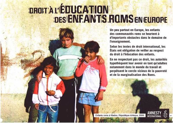A Saint-Fons, les enfants Roms font l'école au commissariat