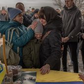 À Boutcha, une population meurtrie par deux ans de guerre en Ukraine