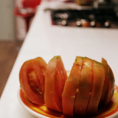 MANGE DES TOMATES mon amour, ça donne bonne mines- c'est plein de vitamines VITAMINE A B C c'est bon pour la santé