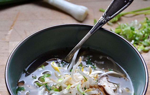 Soupe asiatique au poulet 