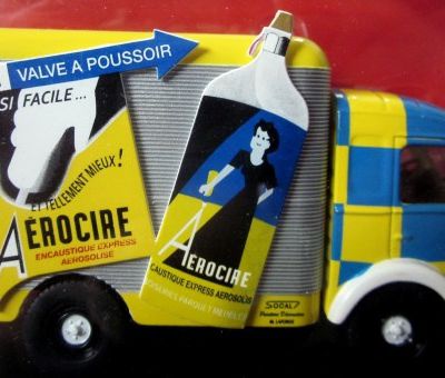 FASCICULE N°49 RENAULT 1400 KG TYPHON CIRE EN AEROSOL IXO 1/43